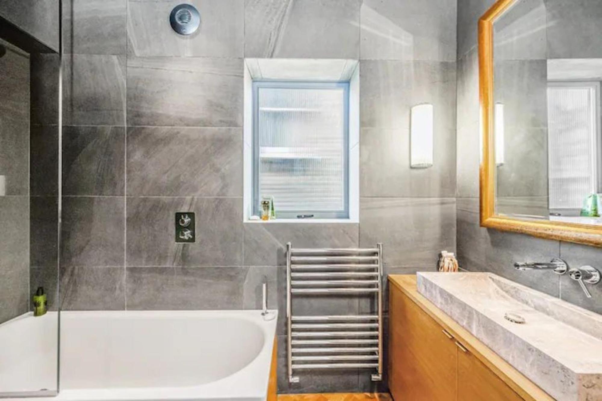 Pass The Keys Exquisite Flat - Minutes To London